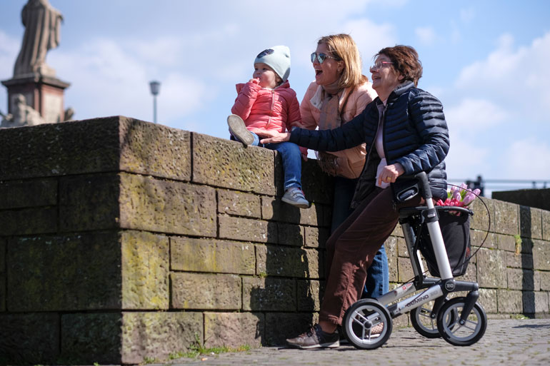 Mit Gemino 30 Comfort Rollator Kultur erleben