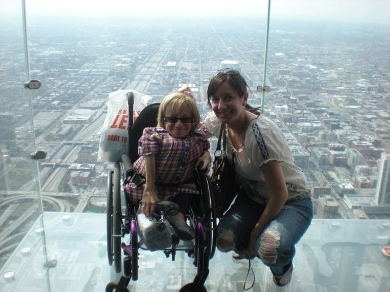 Mit Rollstuhl auf dem Willis Tower in den USA