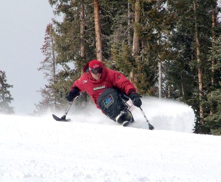 Matt Freney auf Monoski