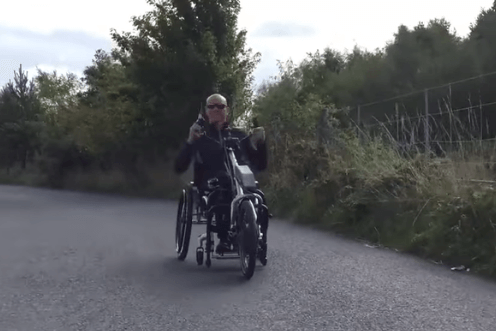 Tiga Rollstuhl und Attitude Anklemm-Handbike