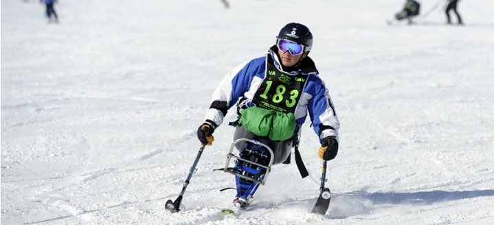 Adaptiver Skiurlaub für Menschen mit Behinderungen